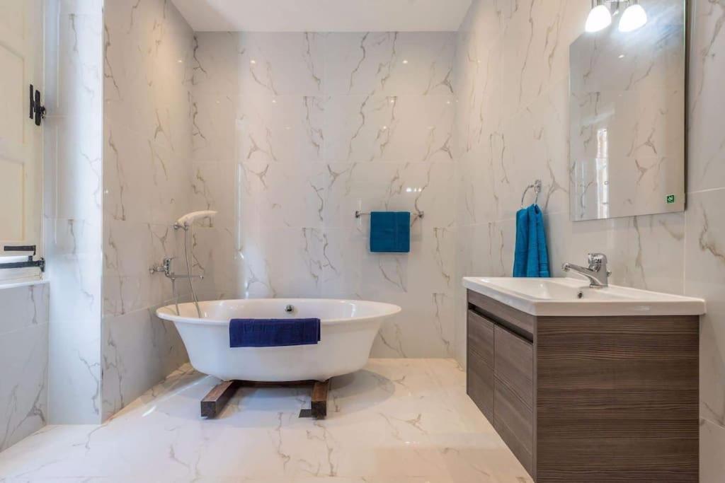 Spacious 4-Bedrooms Townhouse In Tas-สลีมา ภายนอก รูปภาพ